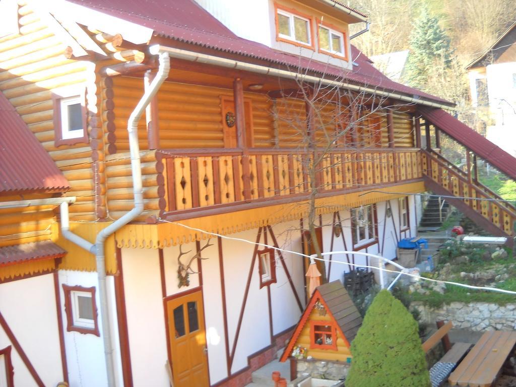 Smerekova Hata Hotel Yasinya Luaran gambar