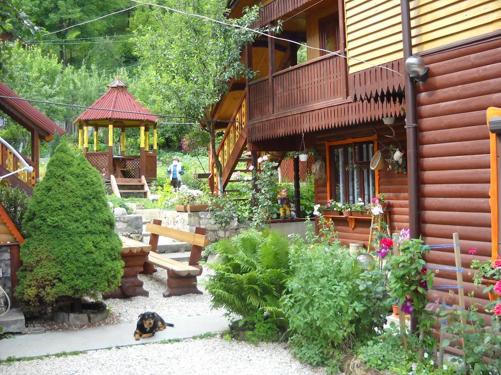 Smerekova Hata Hotel Yasinya Luaran gambar